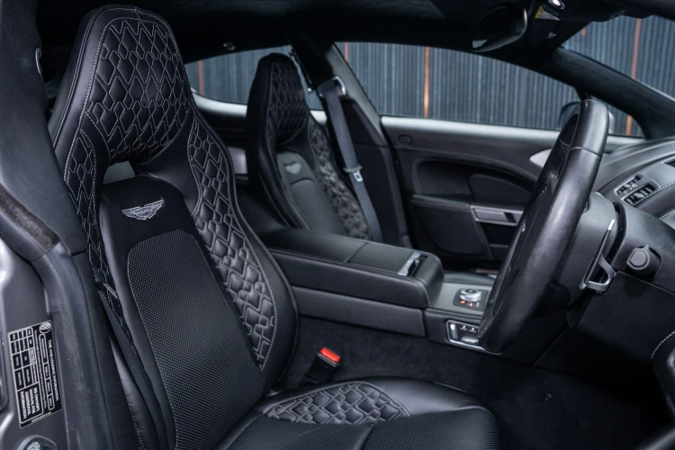 Vehicle Image 12