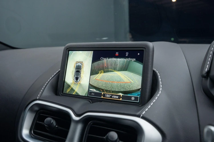 Vehicle Image 6