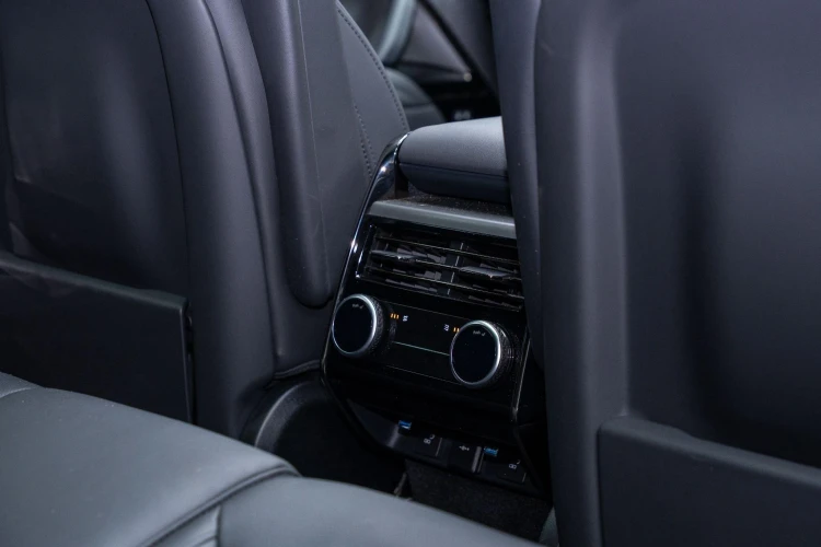 Vehicle Image 36