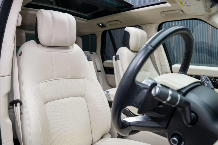 Vehicle Image 12
