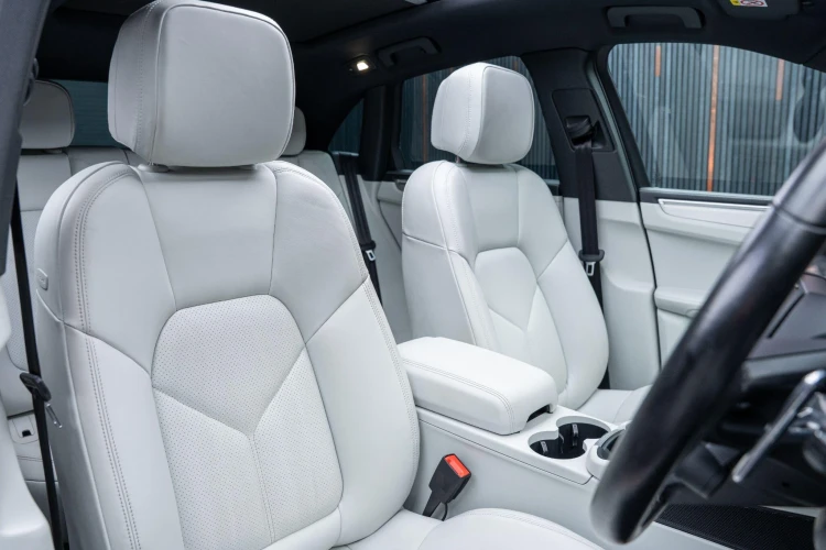 Vehicle Image 12