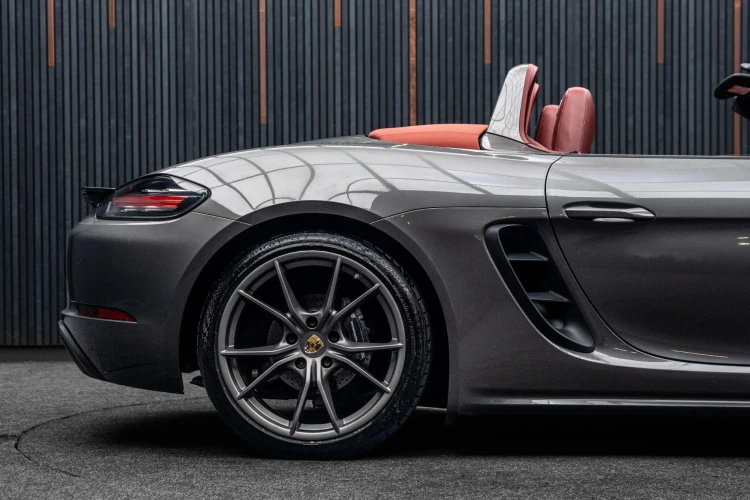 Vehicle Image 21