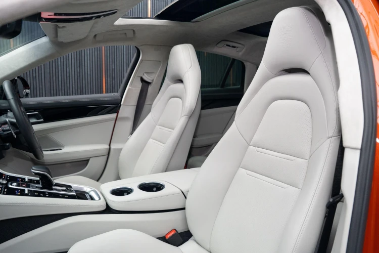 Vehicle Image 12