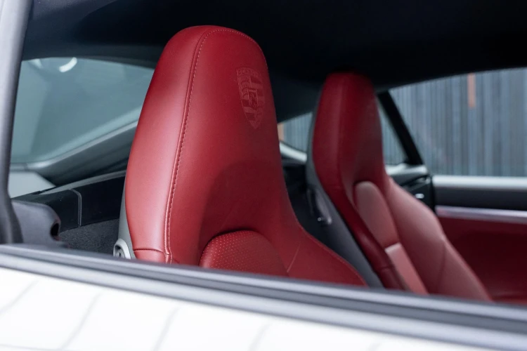 Vehicle Image 16