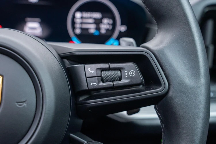 Vehicle Image 30