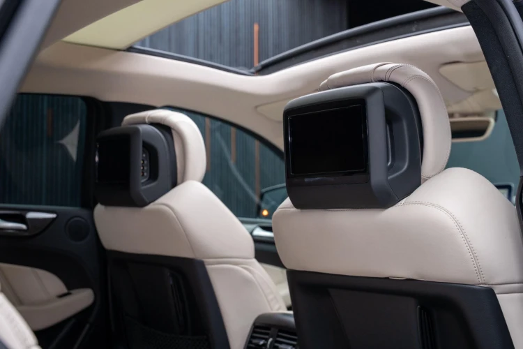 Vehicle Image 8