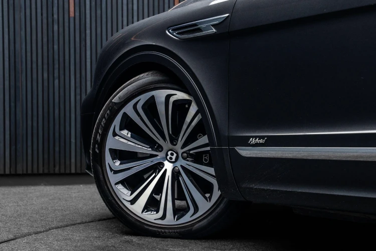 Vehicle Image 13