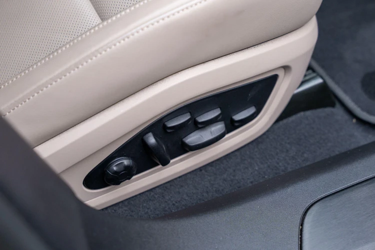 Vehicle Image 30