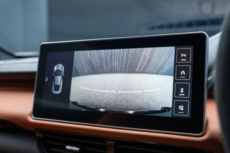 Vehicle Image 8
