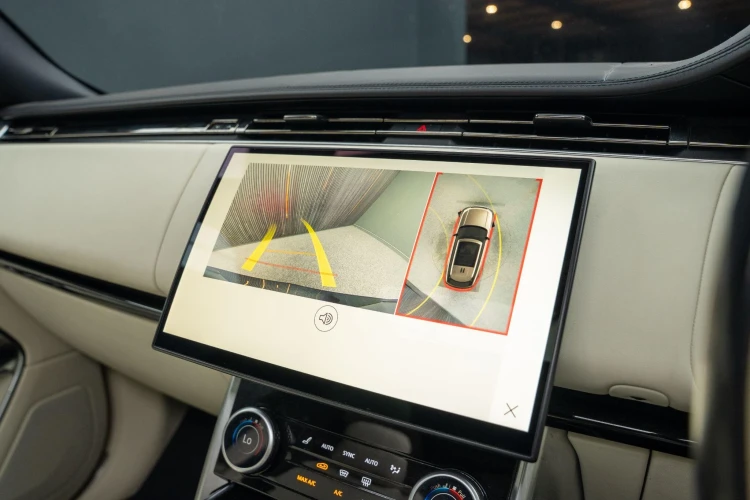 Vehicle Image 6