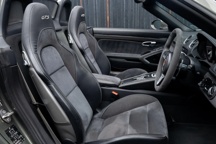 Vehicle Image 13