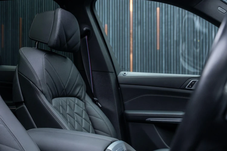 Vehicle Image 30