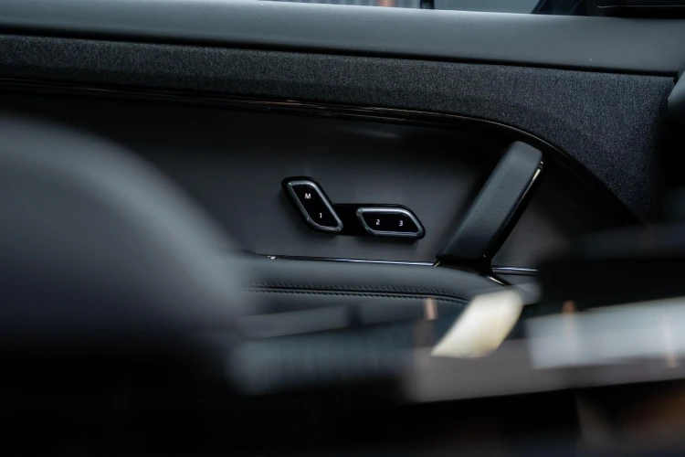 Vehicle Image 30