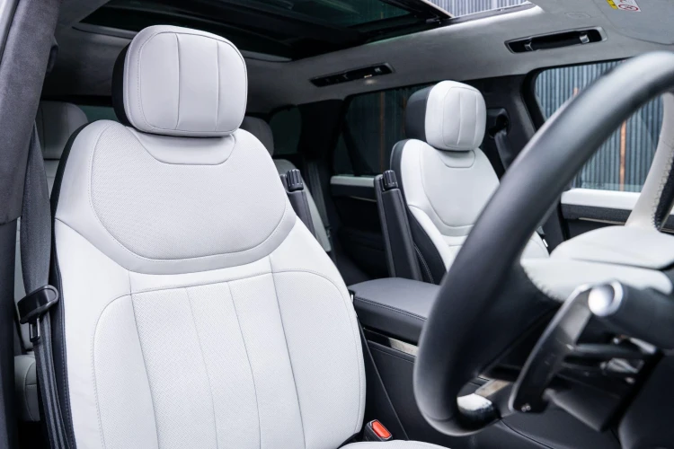Vehicle Image 12
