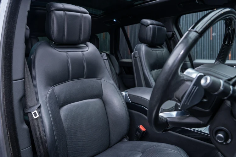 Vehicle Image 12