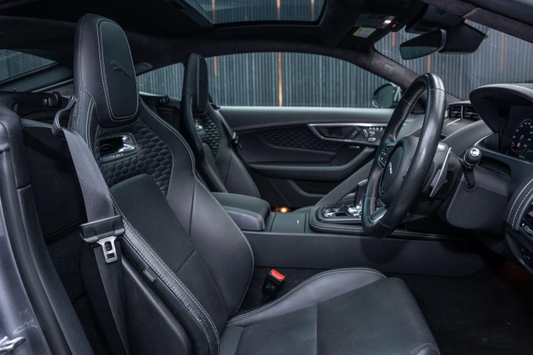 Vehicle Image 16