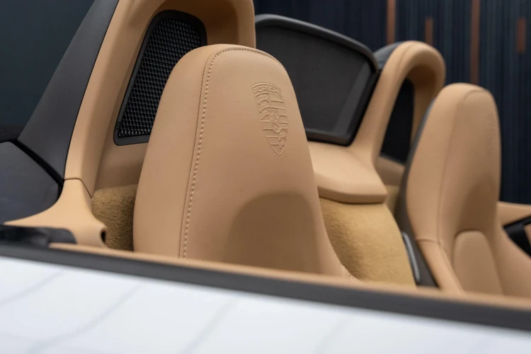 Vehicle Image 32