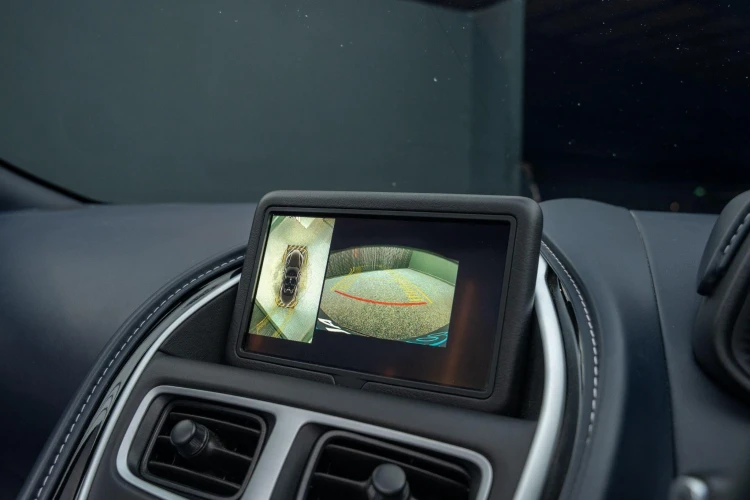 Vehicle Image 6