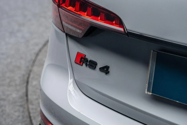 Vehicle Image 25