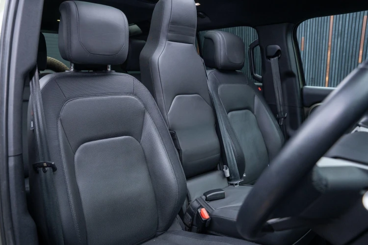 Vehicle Image 12