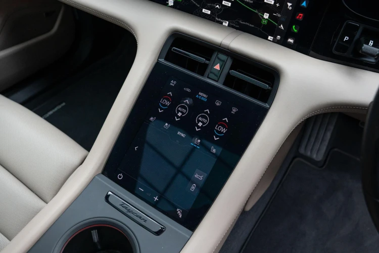 Vehicle Image 32