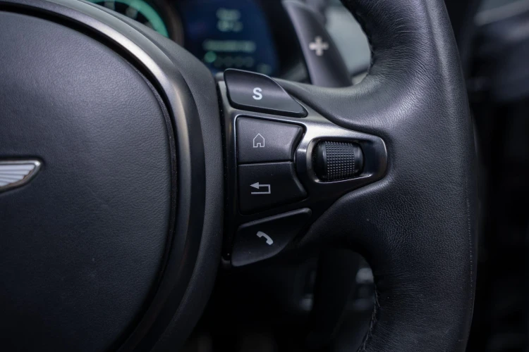 Vehicle Image 32
