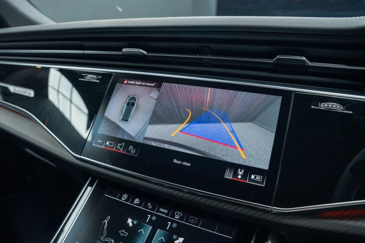 Vehicle Image 8