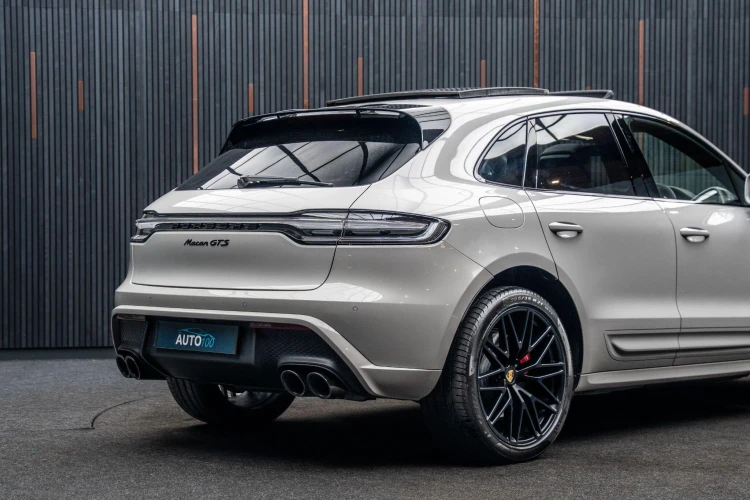 Vehicle Image 21