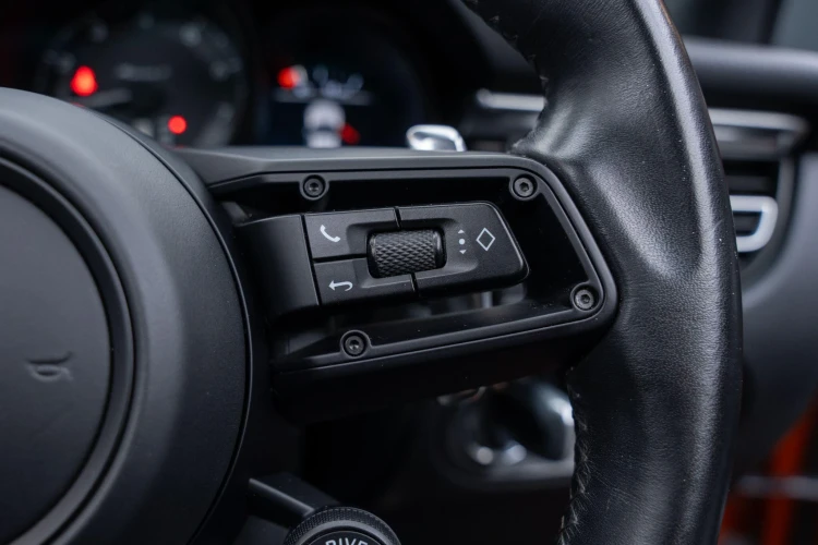 Vehicle Image 32