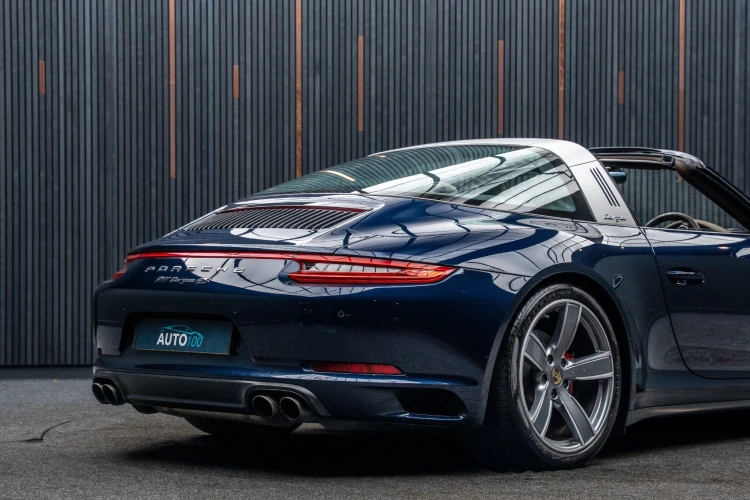 Vehicle Image 25