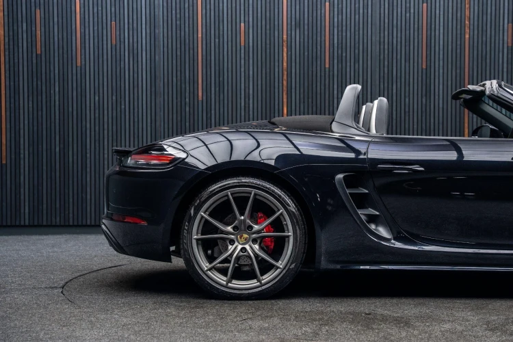 Vehicle Image 21