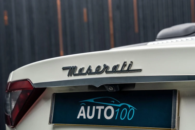 Vehicle Image 25