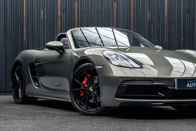Vehicle Image 10