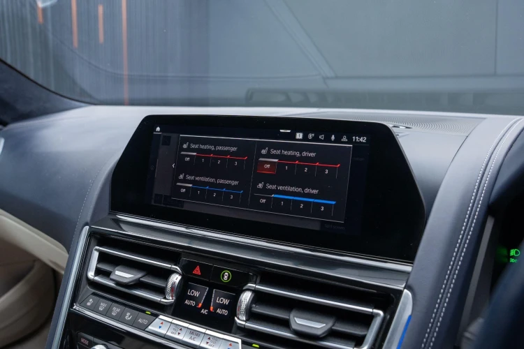 Vehicle Image 8