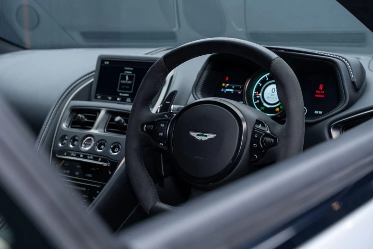 Vehicle Image 32
