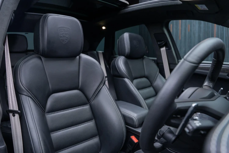 Vehicle Image 12