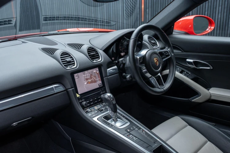 Vehicle Image 32