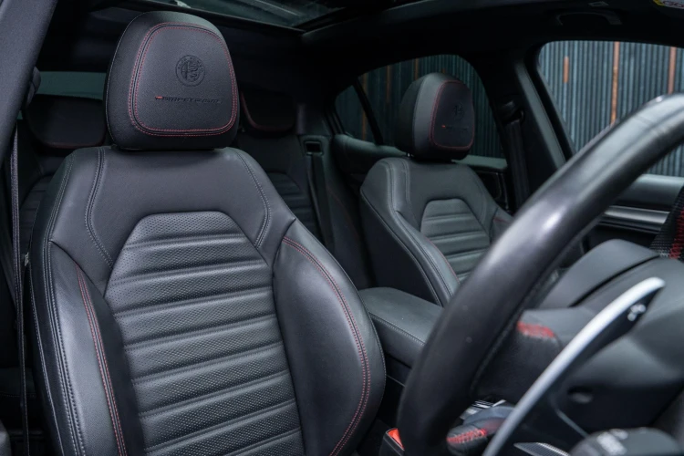 Vehicle Image 12