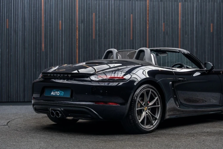 Vehicle Image 23