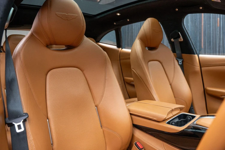 Vehicle Image 12