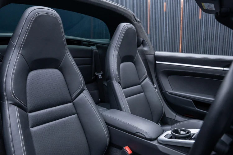 Vehicle Image 12