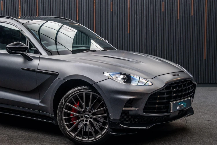 Vehicle Image 9