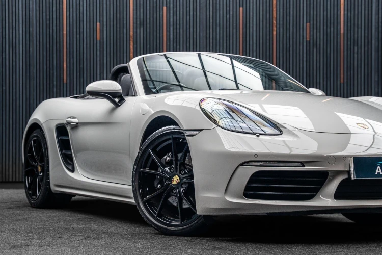 Vehicle Image 9