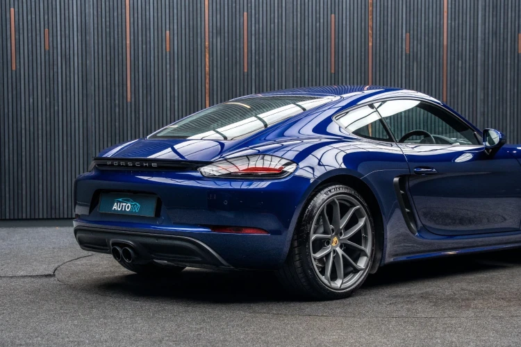 Vehicle Image 21