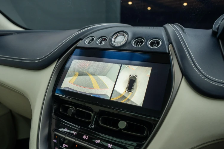 Vehicle Image 6