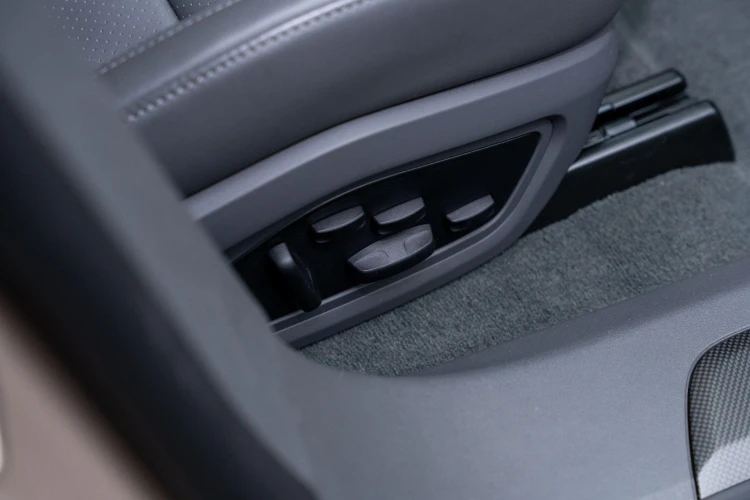 Vehicle Image 33