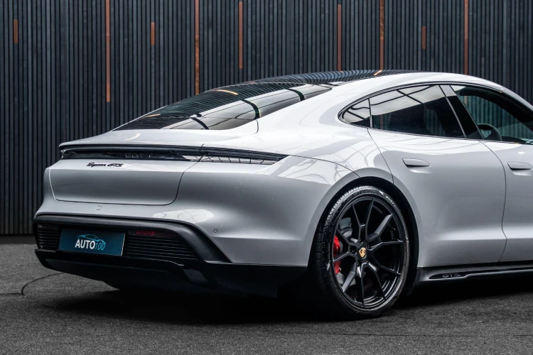 Vehicle Image 21