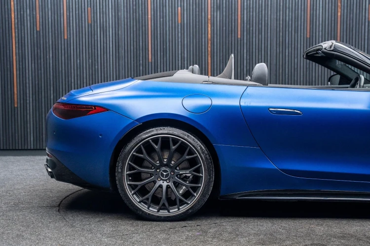 Vehicle Image 21