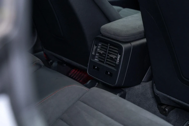 Vehicle Image 33