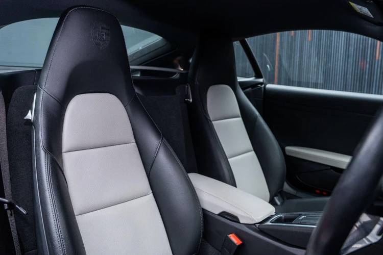Vehicle Image 12